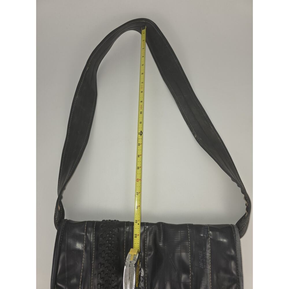 Totally Tubular Design Upcycled Bicycle Inner Tube Messenger Bag - Picture 14 of 14